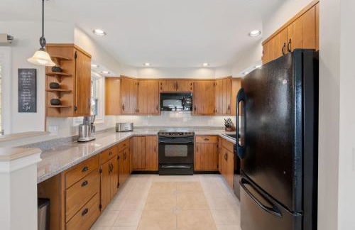 High-End Finger Lakes Escape - Expansive Game Room, Cozy Firepit, & Scenic Views - Foto 9