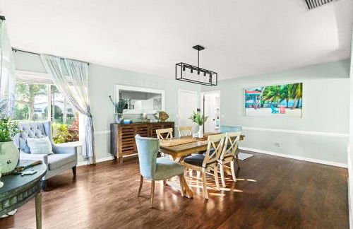 Heated PoolFire PitOutdoor KitchenCorn Hole - Foto 23