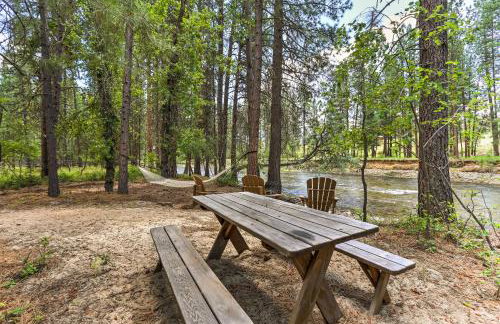 Riverside Winthrop Chalet with Hot Tub and 2 Decks! - Foto 27