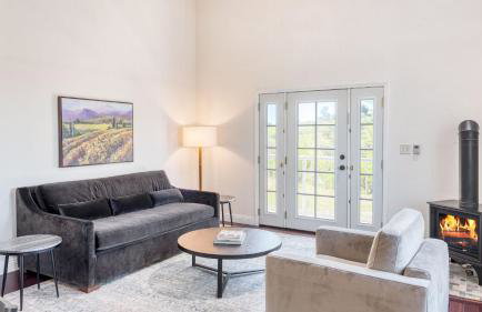 Stunning Escape • Hot Tub Panoramic View Prime Location Hilltop by AvantStay - Photo 15