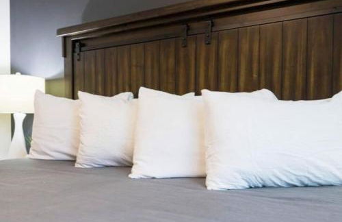 Modern Townhome, Large Game Room, 10min to Downtown! Sleeps 10! - Foto 24