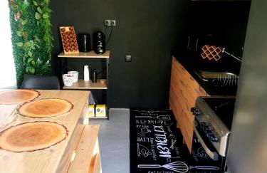 Linda House - Photo 2