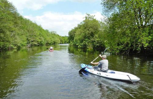 Mill in Brittany by River Aulne With Kayaks - Foto 51