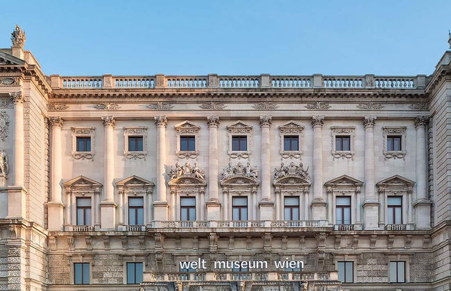 Entrada al Weltmuseum - Foto 1