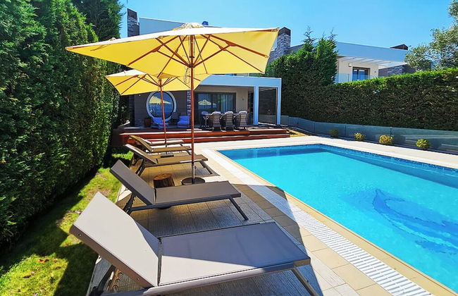 Luxurious 4-bedroom Villa With Private Pool in Kassandra, Halkidiki - Photo 23
