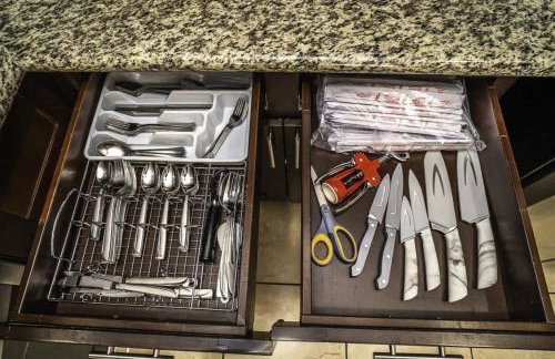 Viva Vegas Cozy 3BR Home Minutes from the Strip - Photo 4