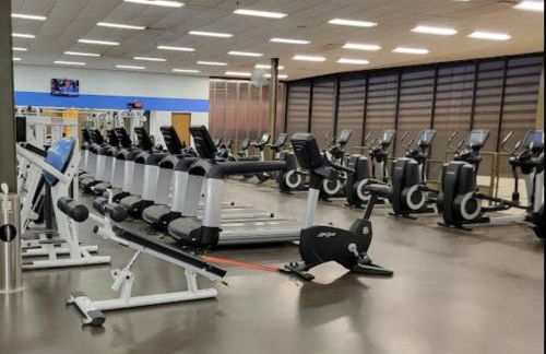 Tropical Desert Oasis Phoenix 5BR 3Bath with Outdoor Tiki Bar & BBQ - Photo 41