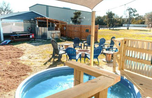 Game Barn, Cowboy Pool, 17ft Movie Screen - sleeps 10 - Foto 54