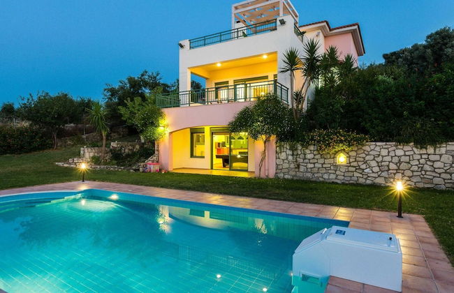 Secluded Villa w Private Pool, Children Play Area, Pool Table, BBQ & Sea Views - Foto 1