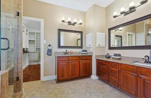 The Best of Lakeside Living - Luxury at its Finest - Photo 20