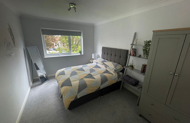 360 Serviced Accommodations - Canal Side Retreat - 2 Bedroom Apartment - Photo 4