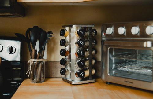 Cabin Minutes to Mt Rainier - EV, HotTub, 2 Queen and Twin - Photo 15