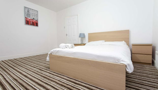 Brown House in Leeds - Photo 4, Chambre