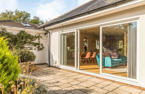 Stylish and fresh 4 bed beach house with garden - Pass the Keys - Foto 40