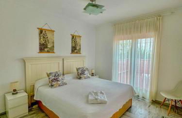 SUNNY HOUSE AT THE BEACH infinity pool shared - Foto 20