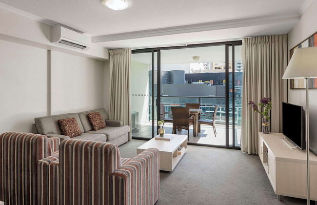 Oaks Brisbane River City Suites - Photo 40