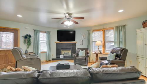 Large Home with Deck and Grill about 9 Mi to Virginia Tech - Foto 4