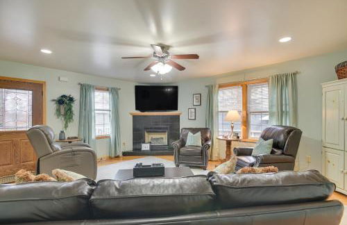 Large Home with Deck and Grill about 9 Mi to Virginia Tech - Foto 4