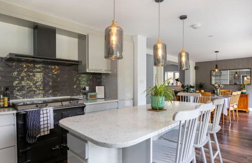 Stunning 5 Bed in the Centre of Bourton! - Photo 26