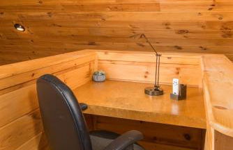 Cabin with amazing long-range mountain views, hot tub, fire pit, EV connection - Foto 38