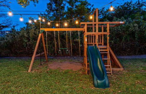Surf Drive - Ultimate Beach Getaway for Families - Photo 73