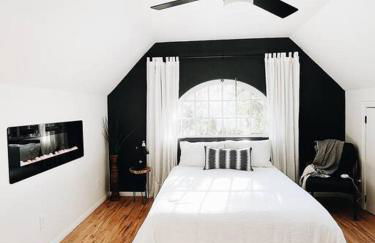 Wildland Loft Serene Mountain Retreat w Fireplace AC Fire Pit Hammock Outdoor Lounge Area Record Player Pets OK - Foto 16