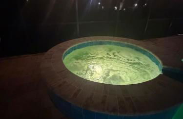 Ultimate Backyard Oasis, Heated Pool, Spa and Lake - Foto 39