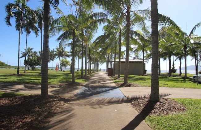 On the Esplanade - Foto 13