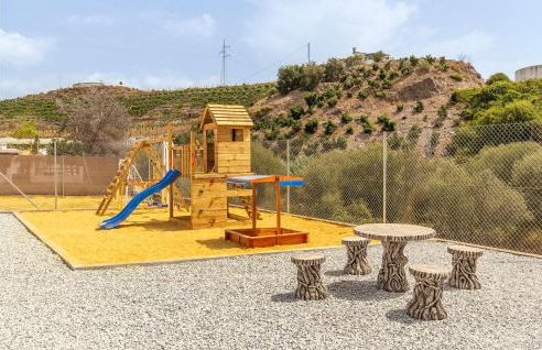 Gorgeous Home In Mezquitilla With Wifi - Photo 18