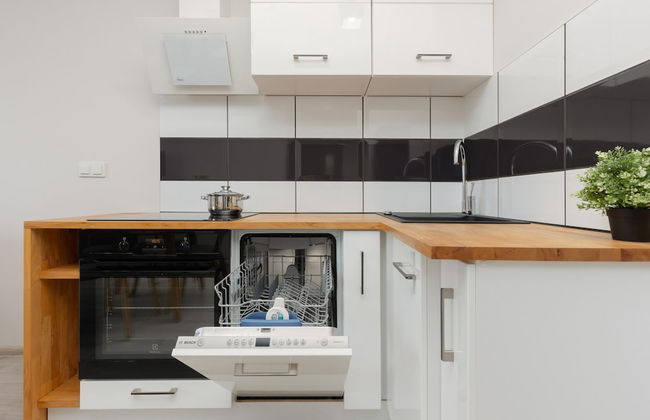 Comfy Apartment With Parking by Renters - Photo 17