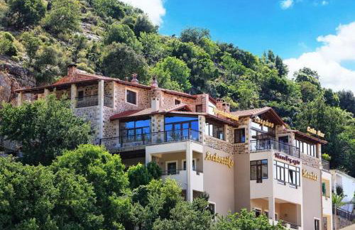 Archontiko Manias - Photo 1