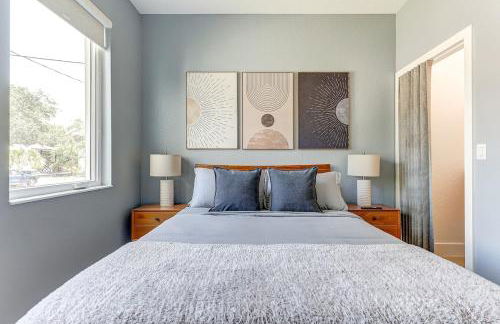 Chic & Spacious 4 Bedroom 3 Full Bathrooms Retreat in West Tampa and Pvt Backyard - Foto 50