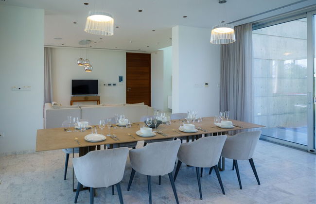 Tranquility Beachfront Villa - Photo 31