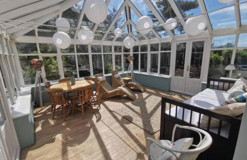 Cosy, Coastal Retreat with a Large Garden - Photo 9