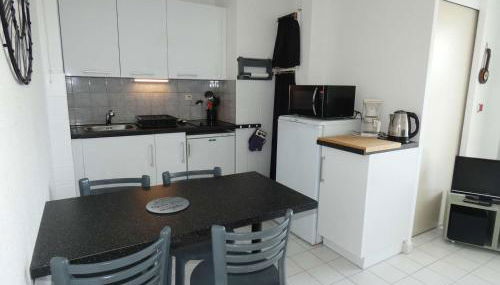 2 Pièces avec Piscine, Proche Plage et Commerces, Quartier Calme avec Parking Privé - FR-1-328-145 - Foto 3