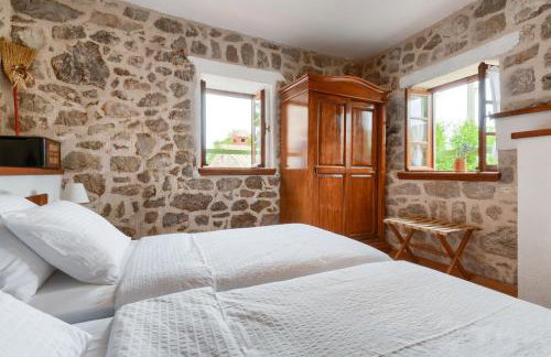 Traditional Stone House Adrian - Photo 13