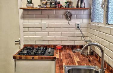 Apartamento Artístico - Garagem - Ar Condicionado - Excelente Localização - Foto 8