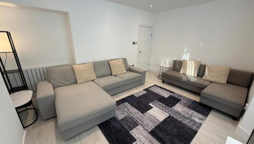 Luxury 4 Bedroom House in Harrow with Free Parking - Foto 3