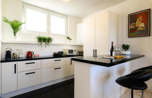 Peaceful Penthouse with Garage by NDP rent - Foto 10