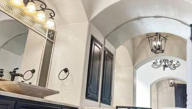 Stunning Spanish-Style Retreat with Pool Sleeps 28 - Foto 4