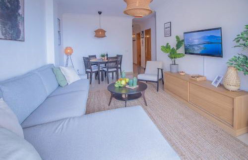 Beachside Retreat with Private Terrace - Foto 35