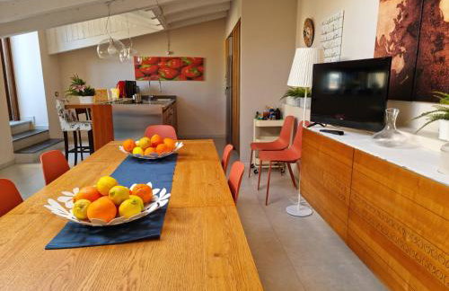 Luxury Panoramic Loft with heated saltwater pool and parking near Taormina, Catania, the Sea and Mount Etna by SicilianRelaxingHomes - Foto 21