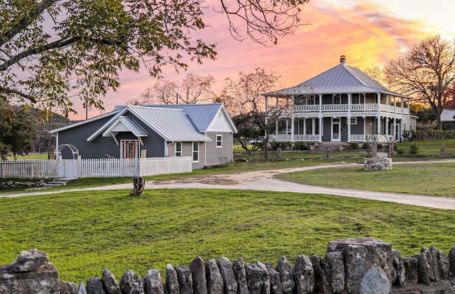 Kingsby Cottage - 1BR & Mountain Views - Photo 21