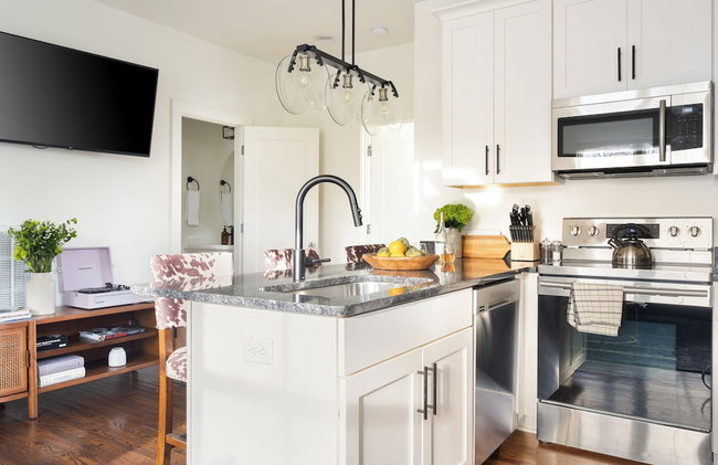Hart Suite 10 by Avantstay Gorgeous Town House w/ Modern Amenities in Nashville! - Photo 11