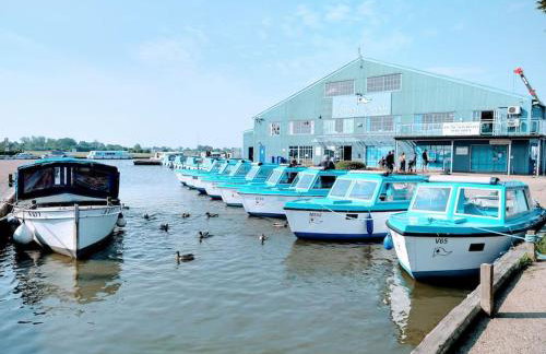 TAIL END: Bijoux Broads & Beach Base! Now with TV! - Photo 31