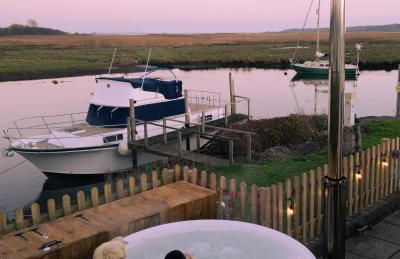 Hot Tub With A View - Christchurch Harbour - Photo 1