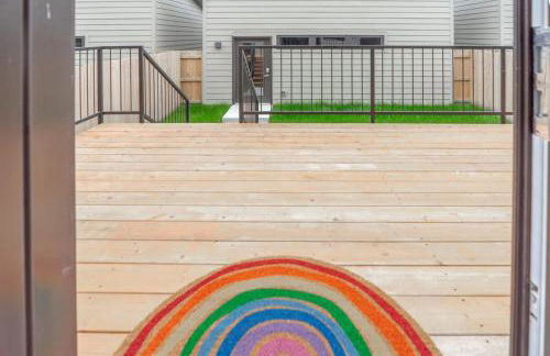 Beautiful Modern 3BR in the Grove ABODEbucks - Photo 21