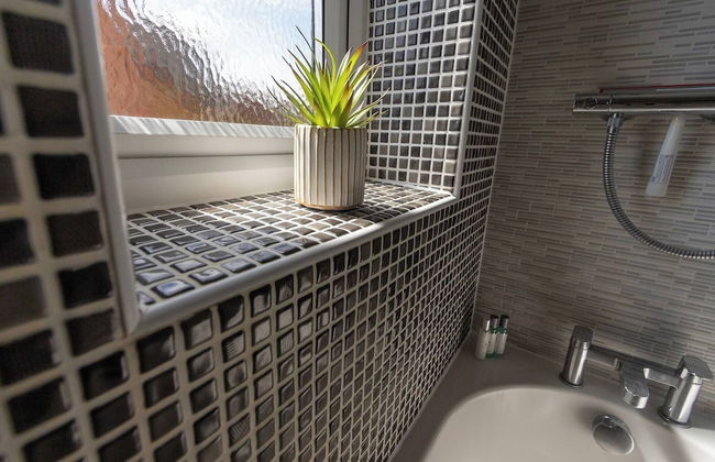 Hampton 3-bedroom Luxury Escape With Parking - Foto 16