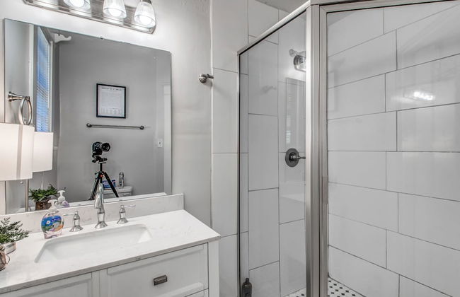 The Rolling Stone Near Downtown - Photo 26