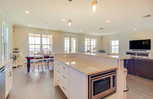 Walk to Beach Oceanfront Home with Outdoor Kitchen - Foto 9